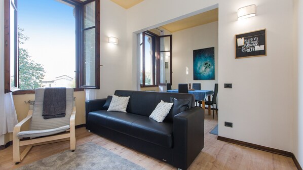 Rosselli Palace Deluxe 4 Apartment | Living area