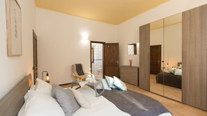 Rosselli Palace Deluxe 4 Apartment | 3 bedrooms, iron/ironing board, free cots/infant beds, free WiFi - Rental In Rome Rosselli Santa Maria Novella Palace (Florence)