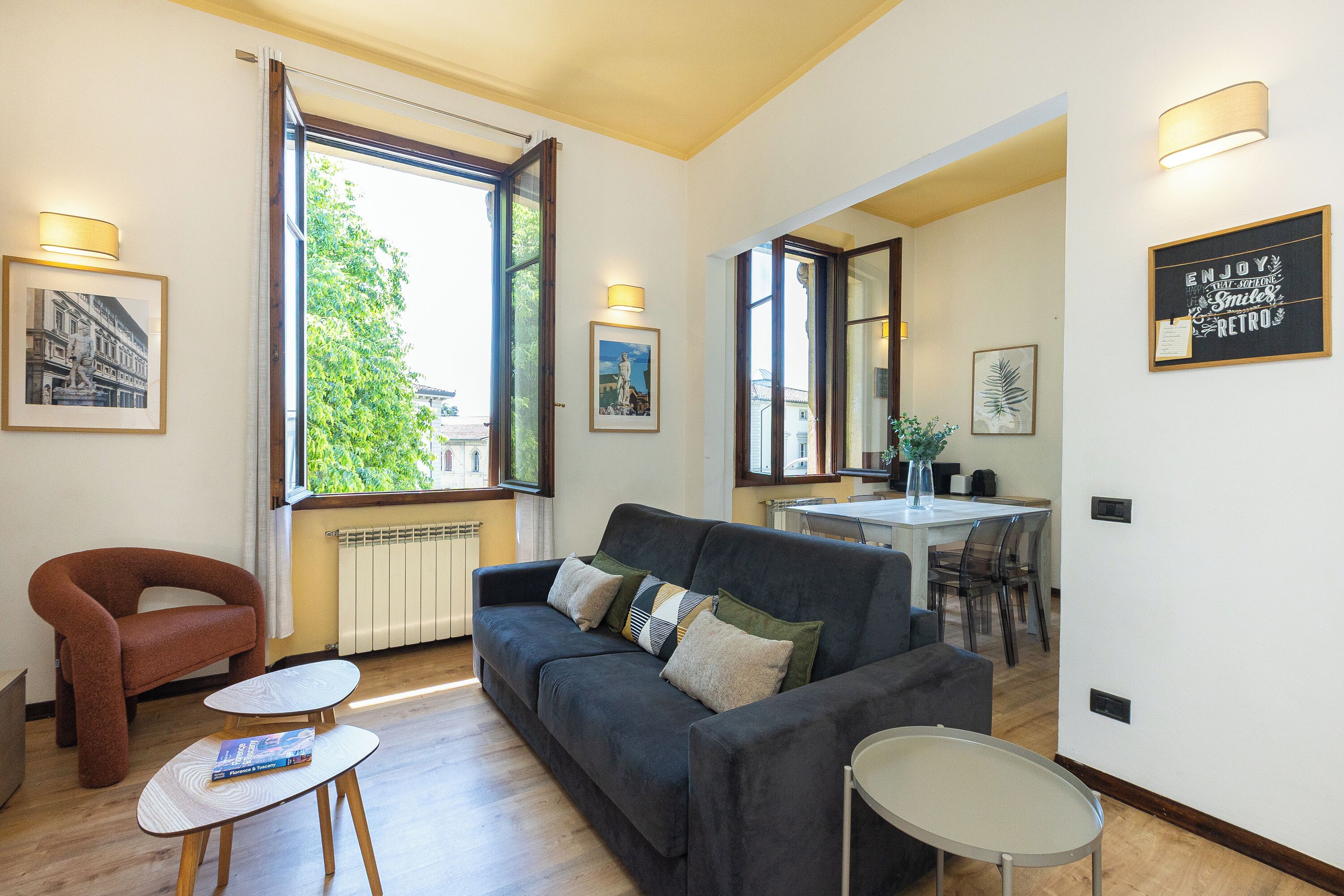 Rosselli Palace Deluxe 4 Apartment | Wohnbereich | Flachbildfernseher