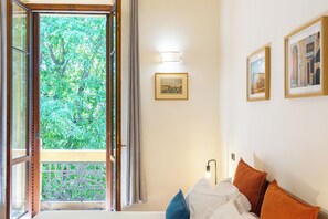 Rosselli Palace Deluxe 4 Apartment | 3 bedrooms, iron/ironing board, free cots/infant beds, free WiFi - Rental In Rome Rosselli Santa Maria Novella Palace (Florence)