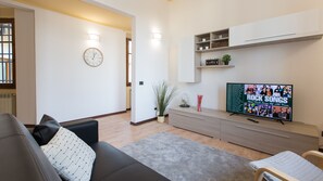 Rosselli Palace Deluxe 4 Apartment | Living area