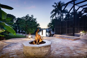 Terrace/patio - Boaters Paradise Waterfront Home (Naples)