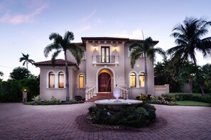 Exterior - Boaters Paradise Waterfront Home (Naples)