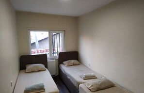 Economy Shared Dormitory (Triple) - Hotel Petek (Istanbul)
