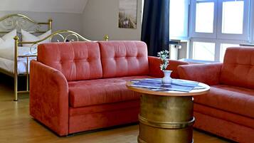 Suite | Minibar, individually decorated, individually furnished, desk