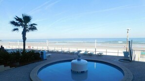 Outdoor pool, a heated pool - In the Heart of Daytona Beach (Daytona Beach)