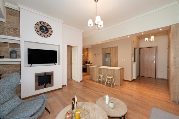 City Apartment | Living room | 43-inch flat-screen TV with satellite channels, TV