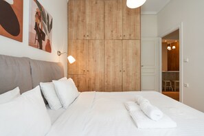 1 bedroom, individually decorated, individually furnished - Contemporary Apartment made of Wood and Stone (Athens)