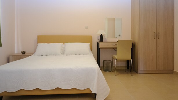 A room with a bed, a desk, a chair, and a wardrobe. - Ancient Tyrins (Nafplio)