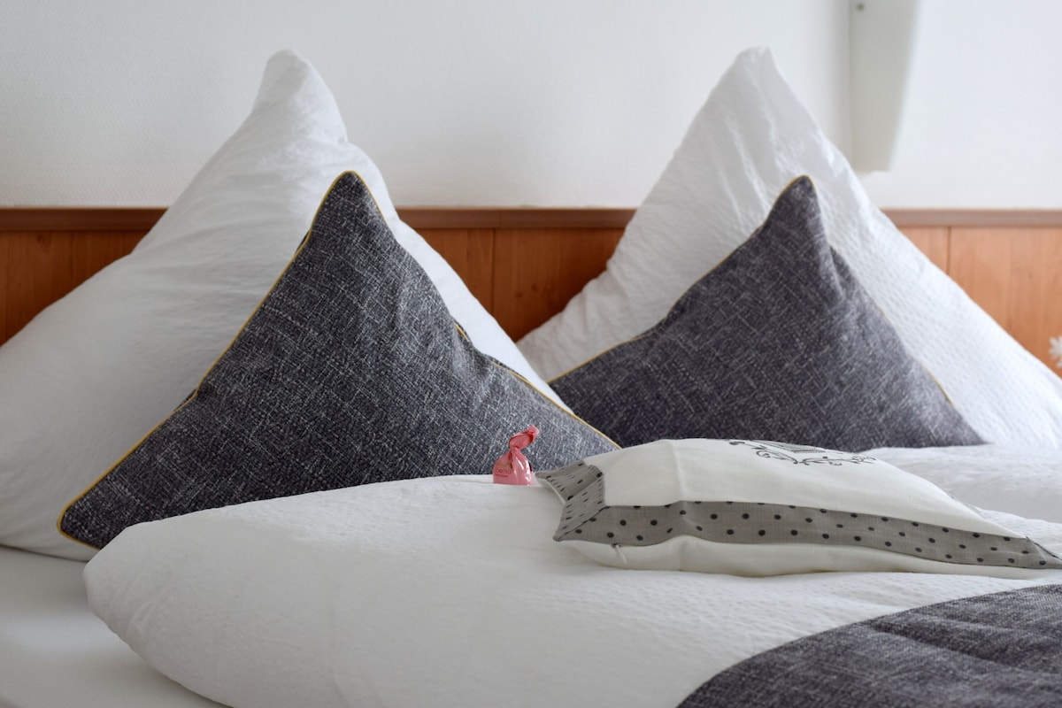 Free WiFi, bed sheets