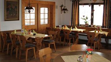 Tägliches Frühstücksbuffet gegen Gebühr