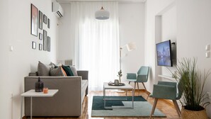 Appartement, vue ville | Coin séjour | Télévision à écran plat
