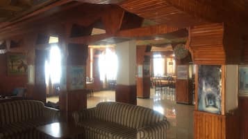 Classic Double or Twin Room, 1 Bedroom, Smoking, Hill View | In-room dining