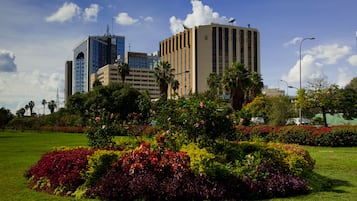 Vista frontal de la propiedad
