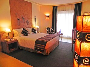 Deluxe Double Room | Minibar, in-room safe, desk, laptop workspace - Ledger Plaza Hotel (Nairobi)