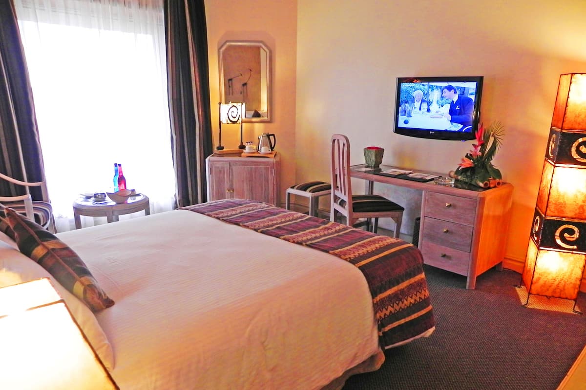 Deluxe Double Room | Minibar, in-room safe, desk, laptop workspace