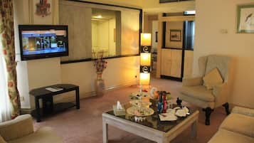 2 habitaciones, minibar y caja de seguridad en la habitación