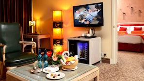Executive tweepersoonskamer | Woonruimte | Een flatscreentelevisie