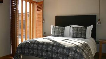 Soundproofing, iron/ironing board, free WiFi, bed sheets