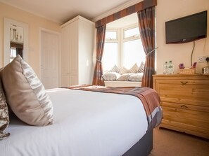 Iron/ironing board, free WiFi, bed sheets - Cliffemount Hotel (Saltburn-by-the-Sea)