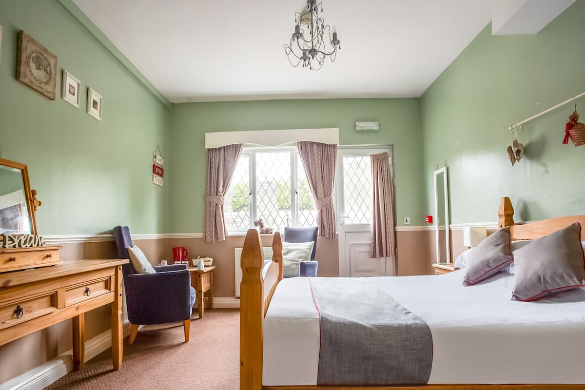 Standard Double Room, 1 Double Bed (UA Wet Room)