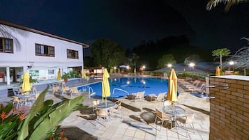 2 piscinas externas