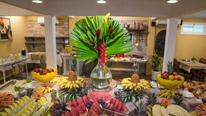 Breakfast buffet - Hotel Fazenda Acalanto Do Vilarejo (Valenca)