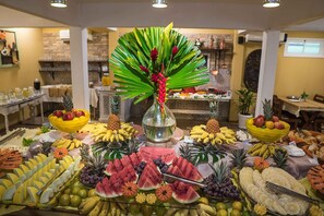 Free daily buffet breakfast - Hotel Fazenda Acalanto Do Vilarejo (Valenca)