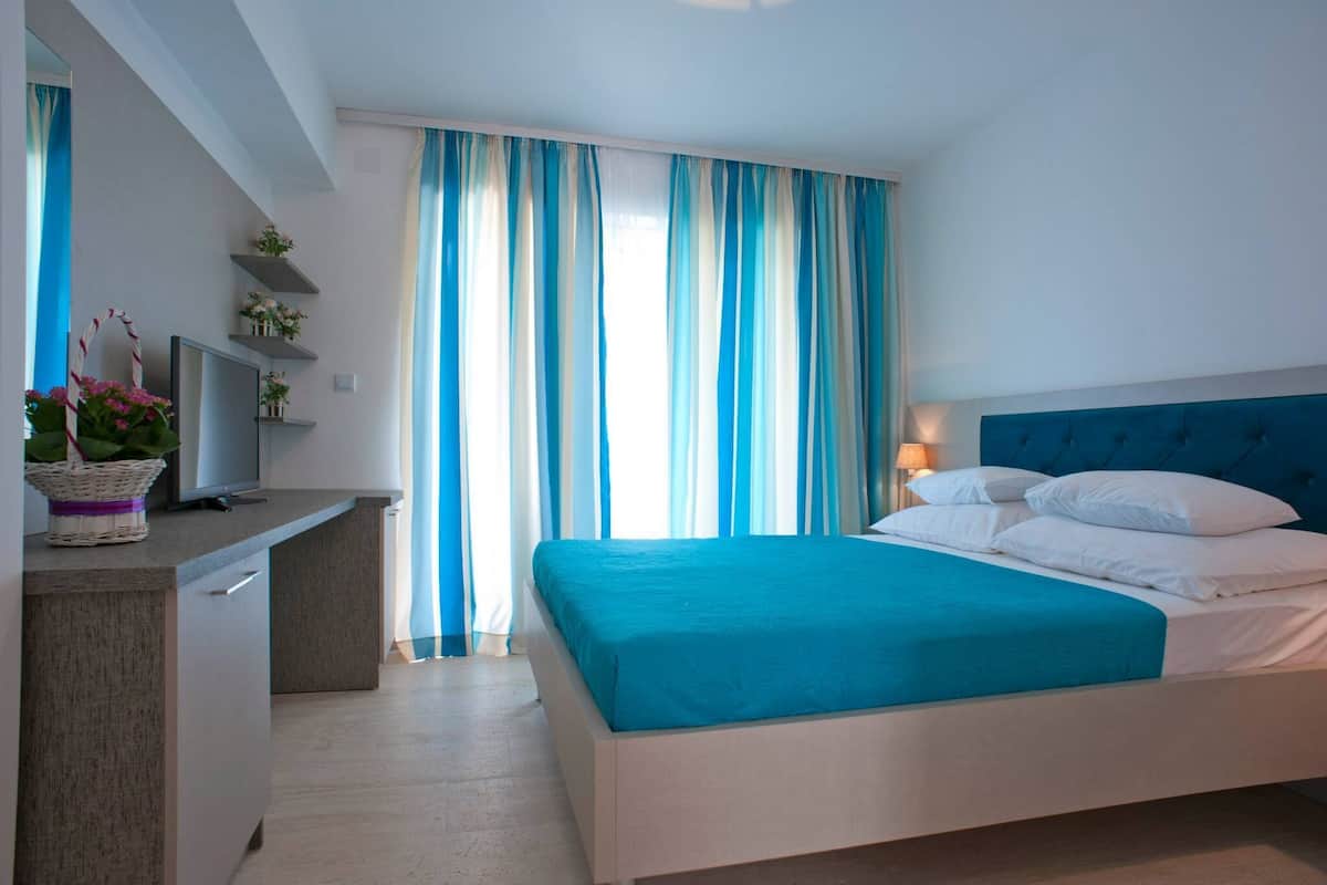 Double Room, Terrace, Sea View | 1 bedroom, in-room safe, desk, laptop workspace