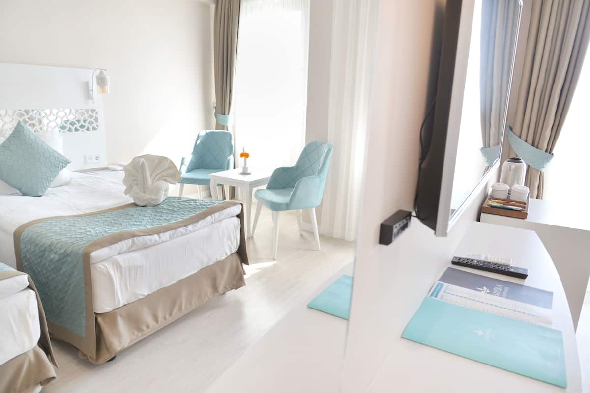 Standard Room | 1 bedroom, minibar, in-room safe, free WiFi