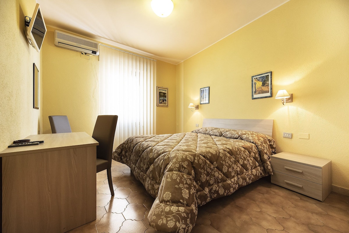 Desk, bed sheets