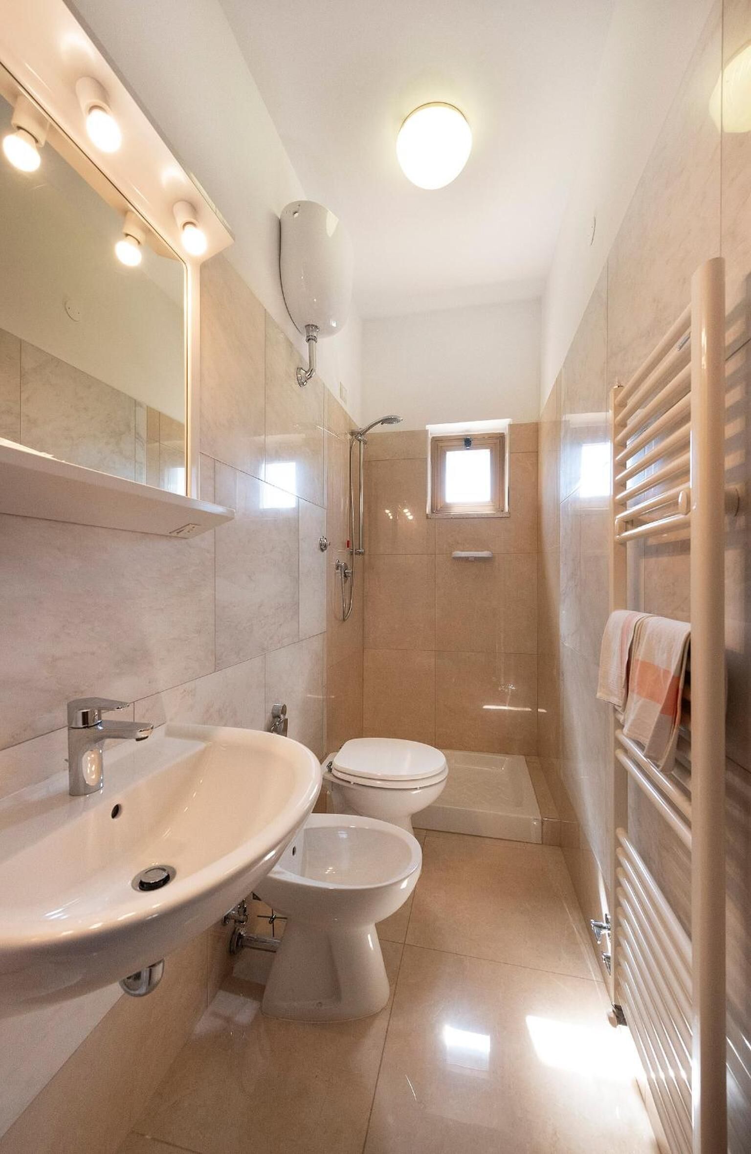 Doccia, asciugacapelli, bidet, asciugamani