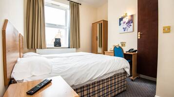 Standard-Vierbettzimmer, 2 Doppelbetten | Kostenloses WLAN, Bettwäsche