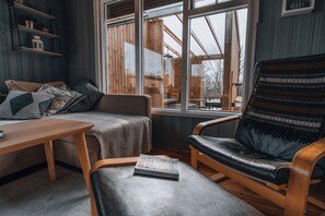 Flat-screen TV - Eyja Mörk & Bubble Bedroom (Rangárþing eystra)