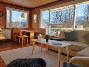 Flat-screen TV - Eyja Mörk & Bubble Bedroom (Rangárþing eystra)