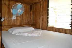 Free WiFi, bed sheets - Russell Place (San Vicente)