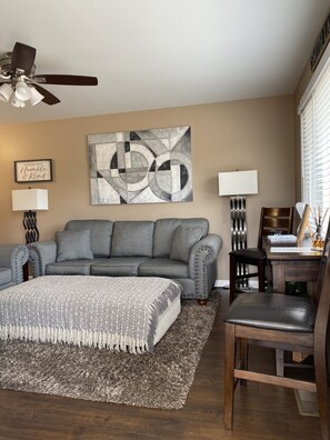 Smart TV - 295 is 5 minutes from dam with boat launch and tritoon boat for rent. (Jasper)