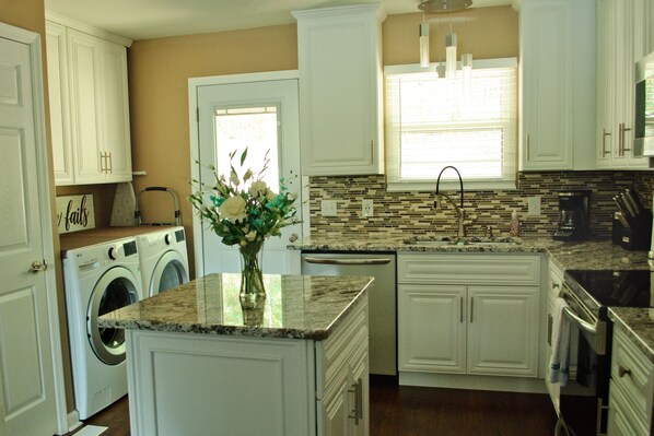 Fridge, microwave, oven, stovetop - 295 is 5 minutes from dam with boat launch and tritoon boat for rent. (Jasper)