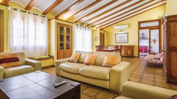 TV, fireplace, DVD player, stereo