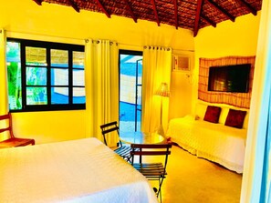 Frigobar, cofres nos quartos, individualmente decorados