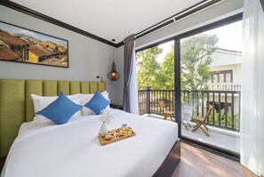 Deluxe Triple Room | Premium bedding, memory foam beds, minibar, desk