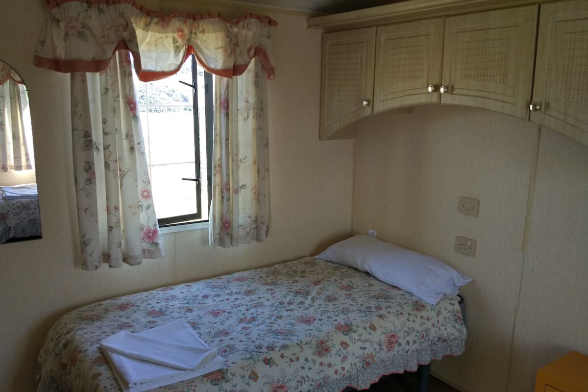 Superior-Bungalow, 2 Schlafzimmer, Terrasse, Bergblick (Granada) | 2 Schlafzimmer, kostenloses WLAN, Bettwäsche