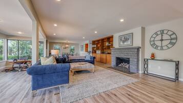 Télévision, livres, médiathÚque, chaßne hi-fi