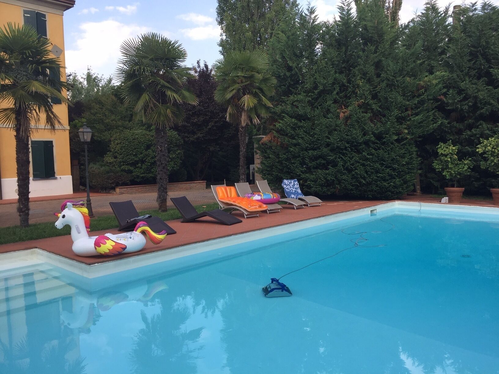 المنشأة من الخارج