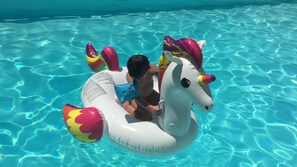 Sæsonbestemt udendørs pool, liggestole