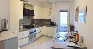 Four, plaque de cuisson, grille-pain