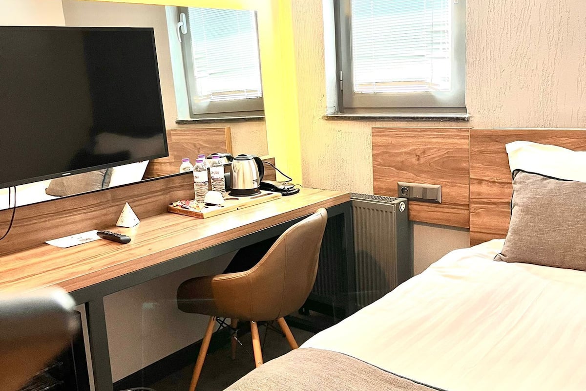 Kamar Single Ekonomi | Seprai katun Mesir, seprai premium, dan selimut bulu angsa