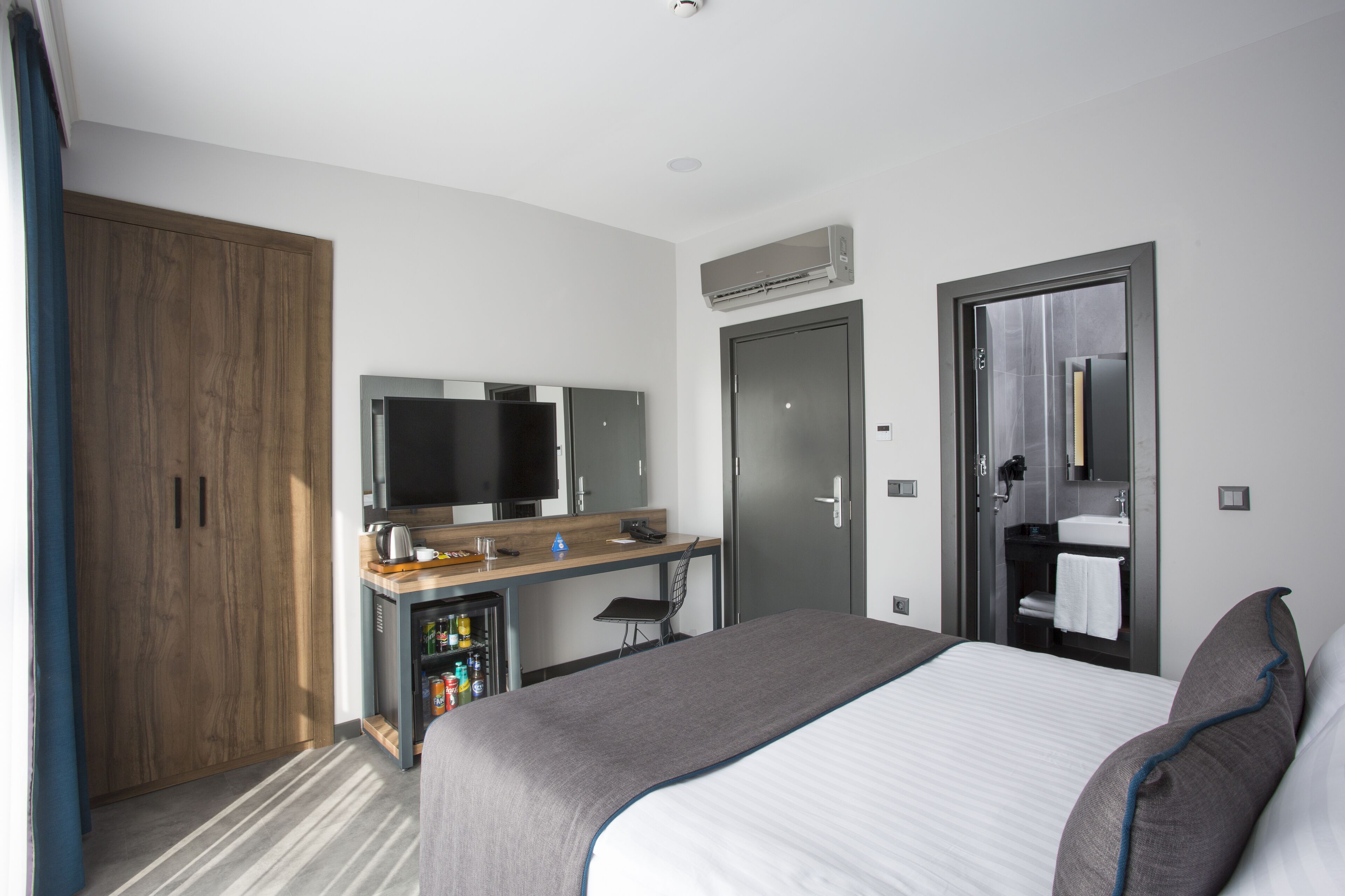 comfort double room, 1 king bed, non smoking | garden view