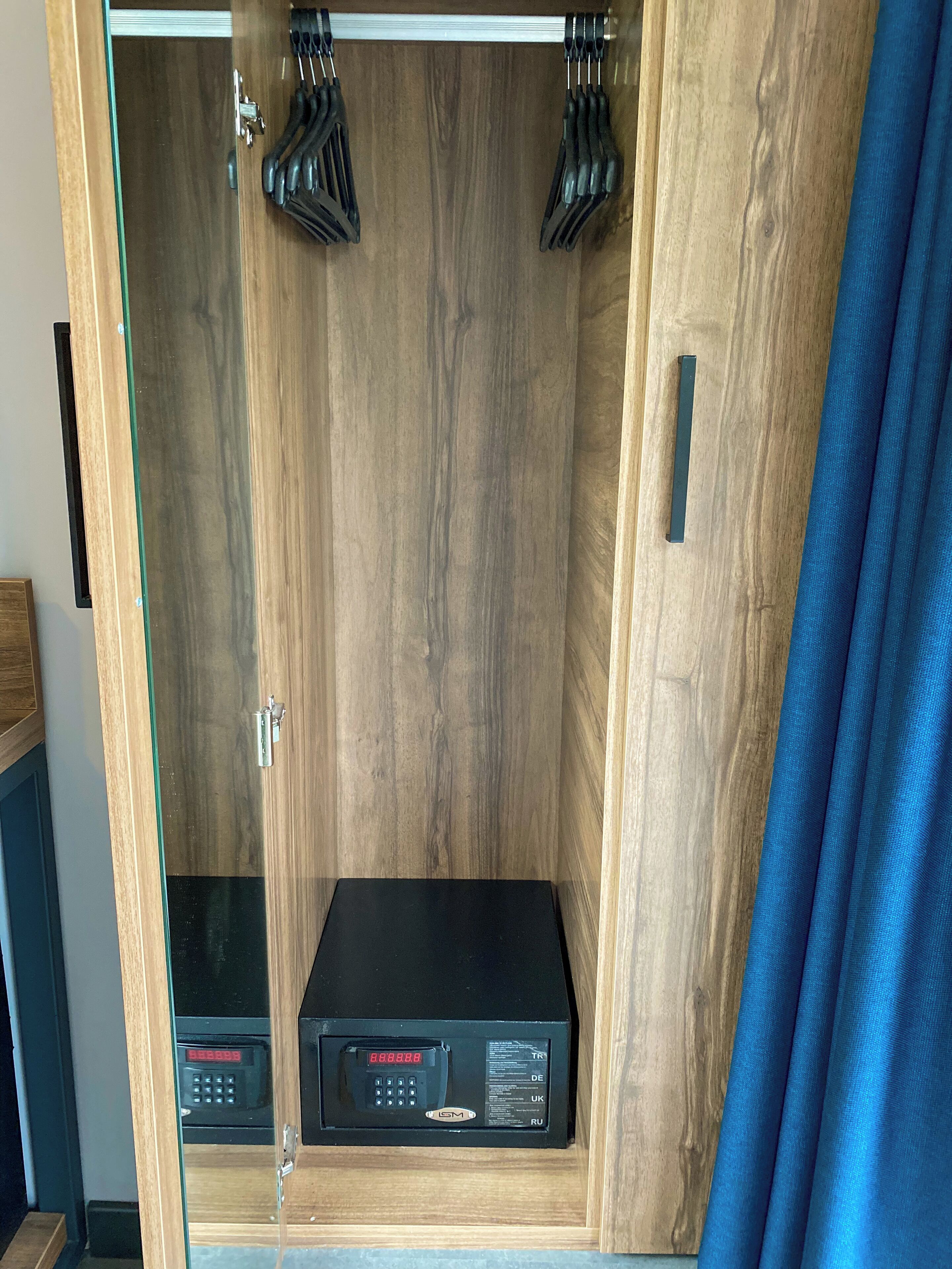 1 bedroom, egyptian cotton sheets, premium bedding, down duvets