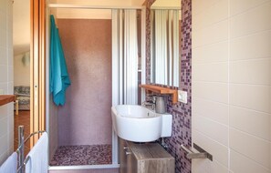Shower - Nice home in Marina di Ragusa (Marina di Ragusa)